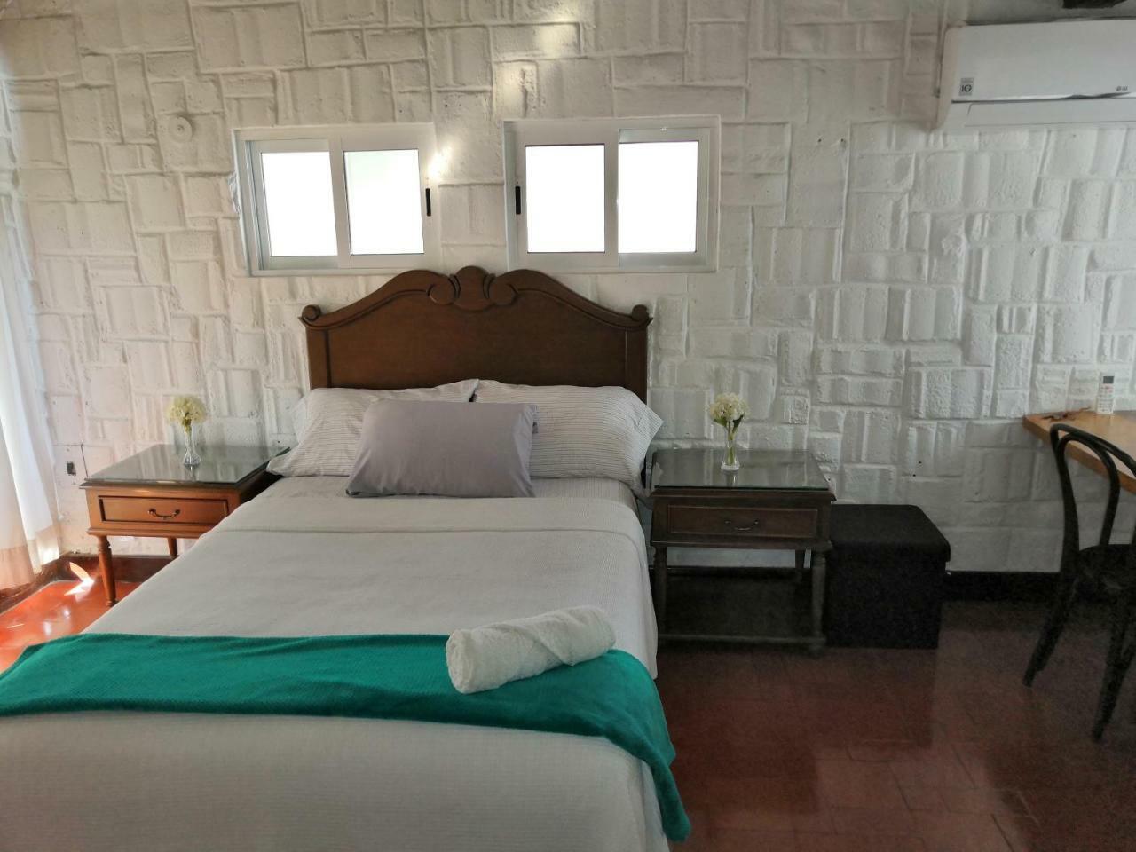 Pensión Mango Rooms 2*